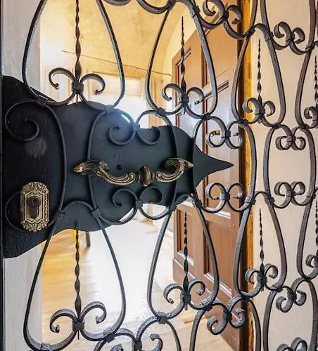 Casa Aldrovandi: Elegante E In Centro Storico Apartamento
