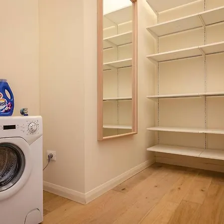 Casa Aldrovandi: Elegante E In Centro Storico Apartment *