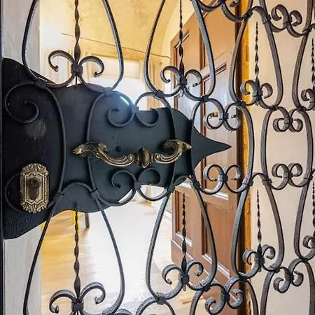 Casa Aldrovandi: Elegante E In Centro Storico アパート